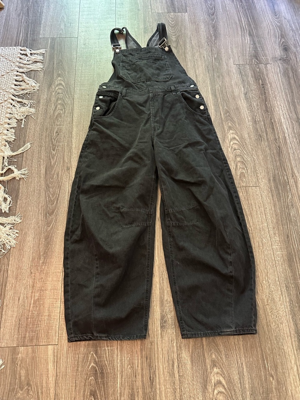 Gap ultra soft horseshoe barrel overalls size medium tall